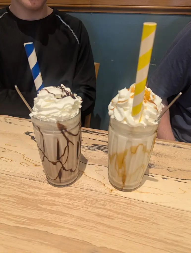 Mike Barnes_The Earn Coffee Shop_Bridge of Earn_review