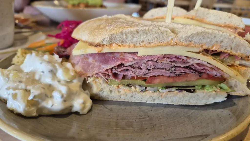 Caroline Mitchell_The Earn Coffee Shop_Bridge of Earn_review