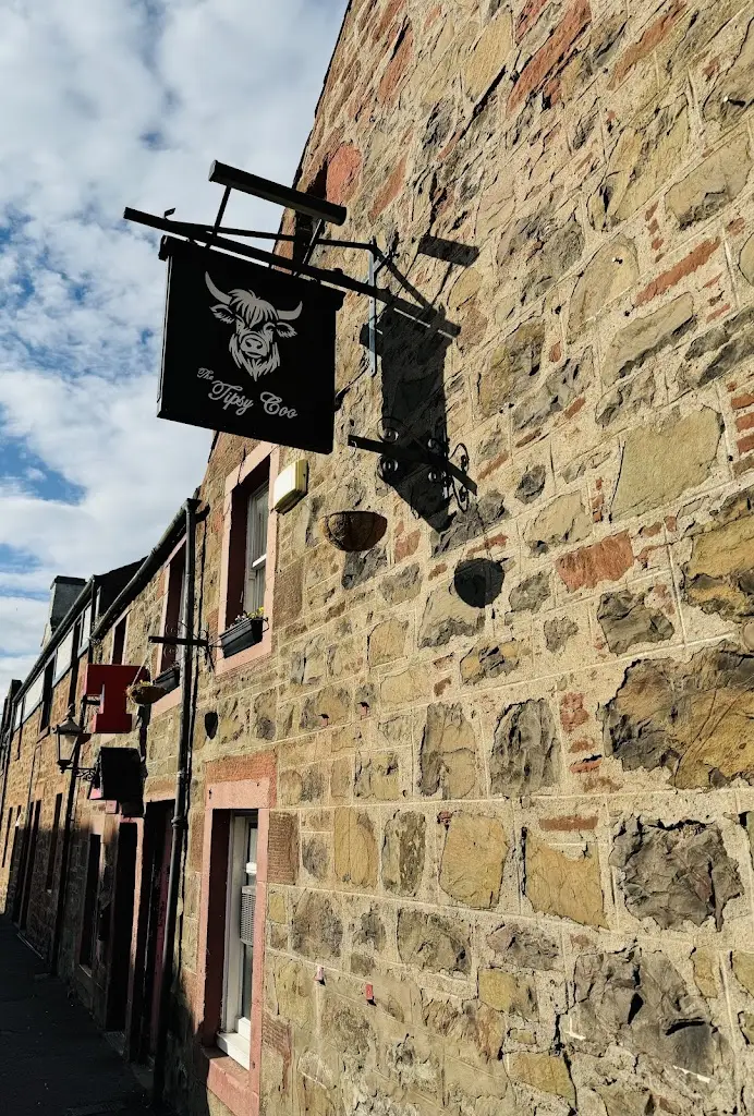 The Tipsy Coo_Bridge of Earn_slider_image_3