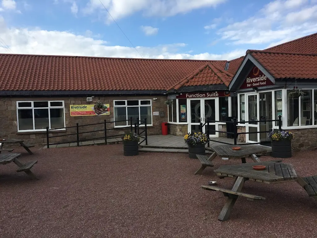 Kendra C_The Riverside Bar & Lounge_Bonhill_review