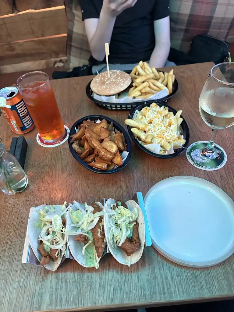 Angela McMahon_The Ben Bar & Kitchen_Bonhill_recensione