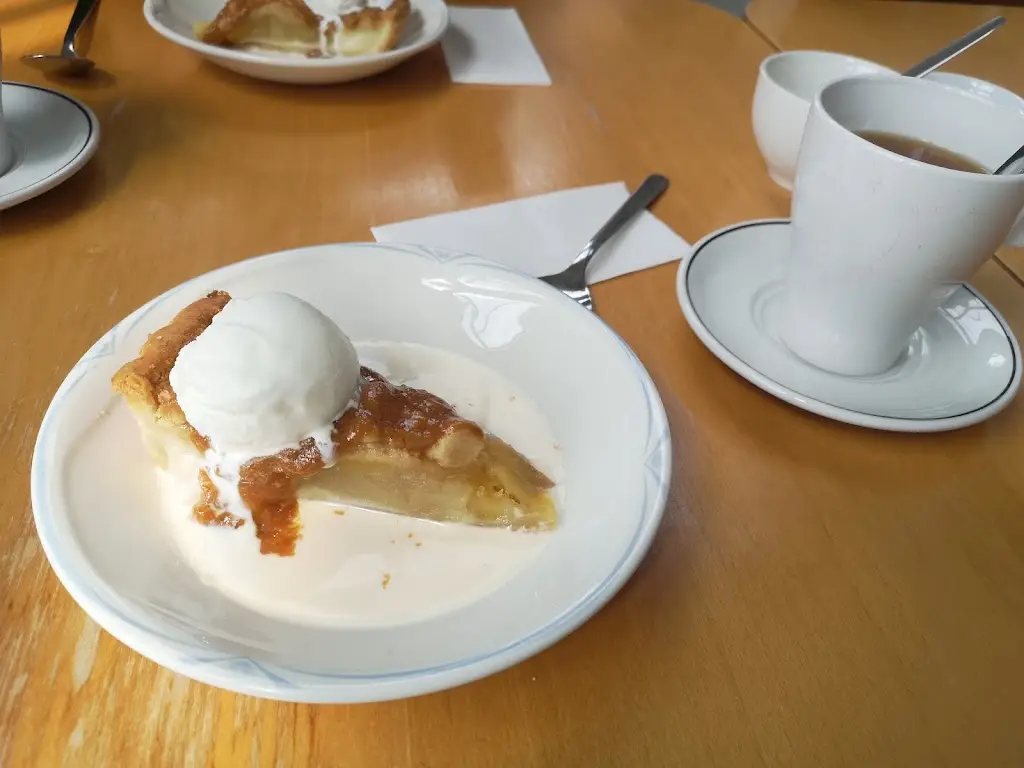 Sharon B_Lagavulin Bistro_Bonhill_review