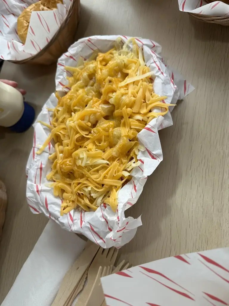 LM_River Shack Bus Café_Bonhill_review