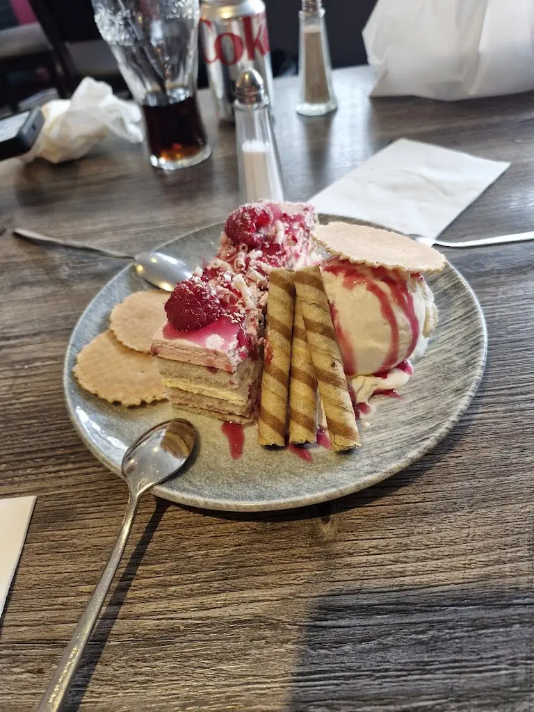 Willie Mackenzie_Gianninos_Broxburn_review