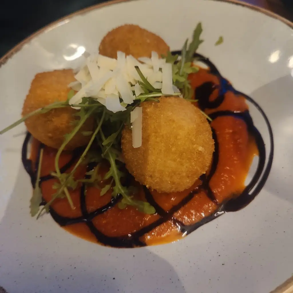 Theresa Devenney_Riva_Bothwell_review