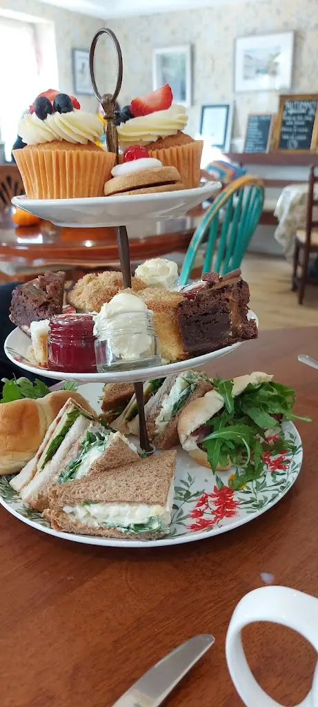 Carol Donnelly_The Hidden Teahouse_Bothwell_recensione