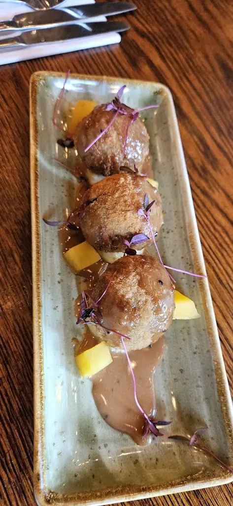 Rebecca Dickson_Cocktails & Steaks_Bothwell_review