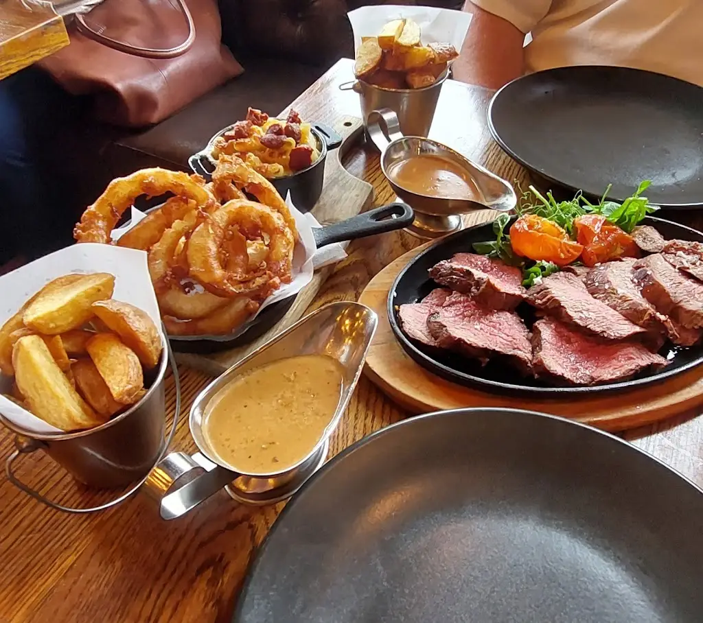 Cocktails & Steaks_Bothwell_slider_image_2