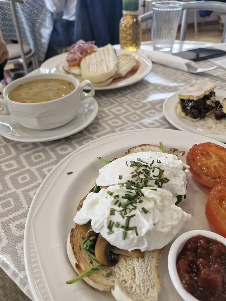 Irfan Afzal_The Chapterhouse Cafe_Bothwell_review