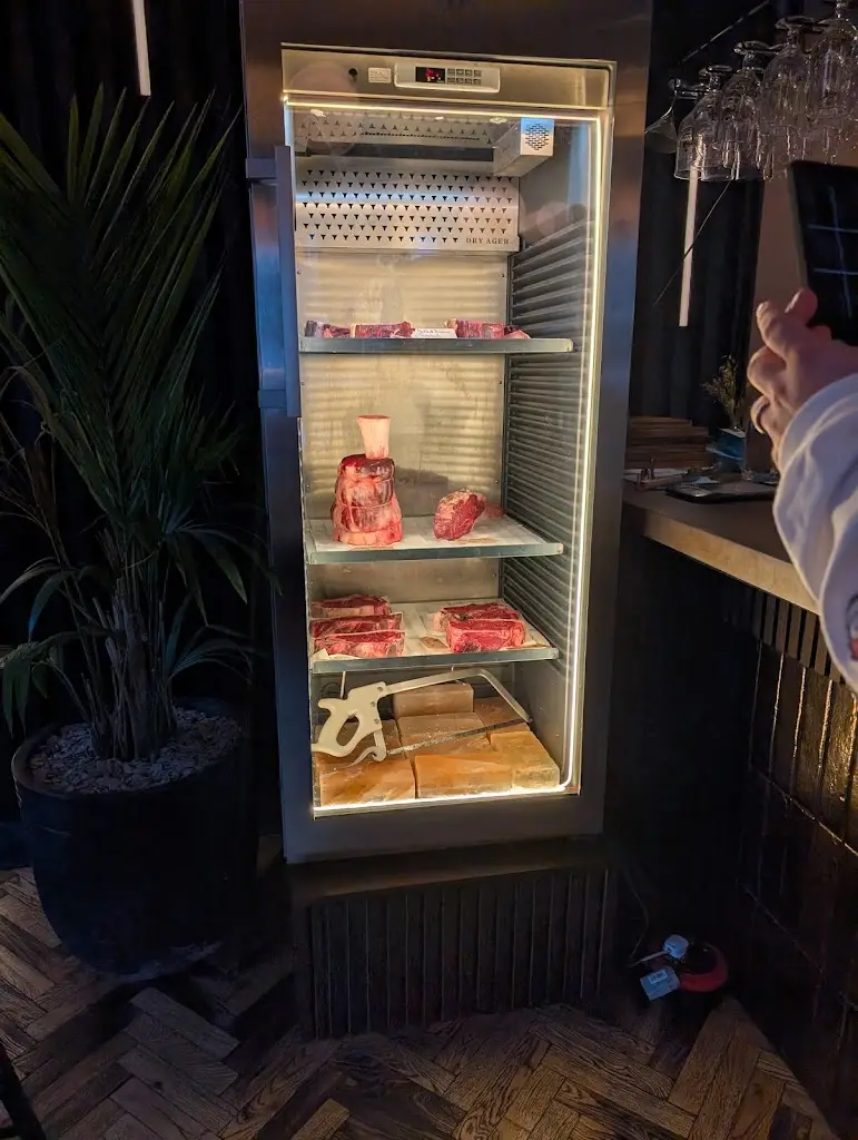 Emily Mondloch_Gōst Bar & Restaurant_Bothwell_review