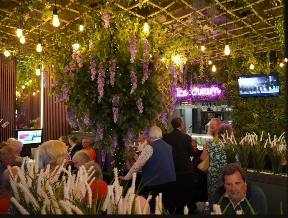 Vivian Wallace_Cheeky'z Bar & Grill_Bonnyrigg_review