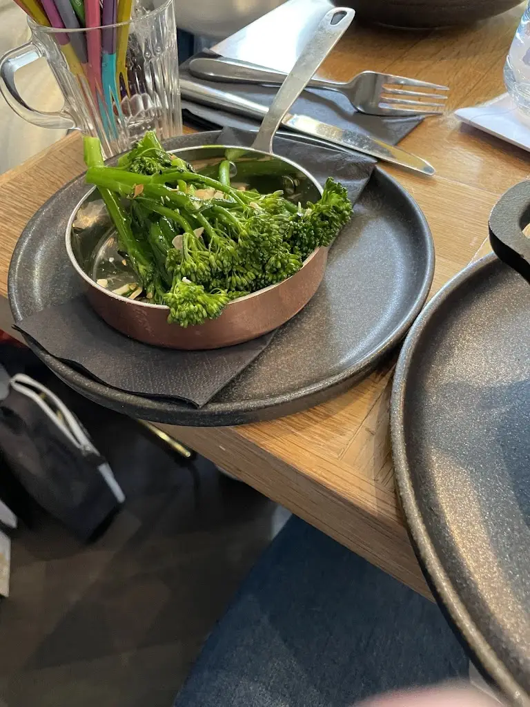 Chaz Carstairs_Luci's Restaurant & Cocktail Bar_Bonnyrigg_reseña