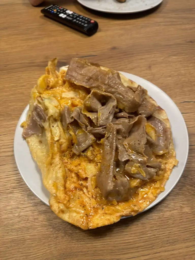 Robertson Rob_Glorias Fast Food_Bonnyrigg_review