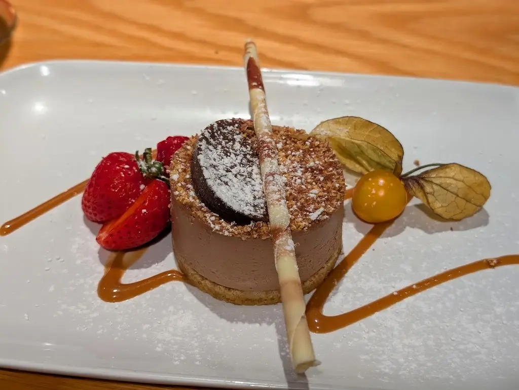 Courtney K_The Birds & Bees_Bridge of Weir_recensione