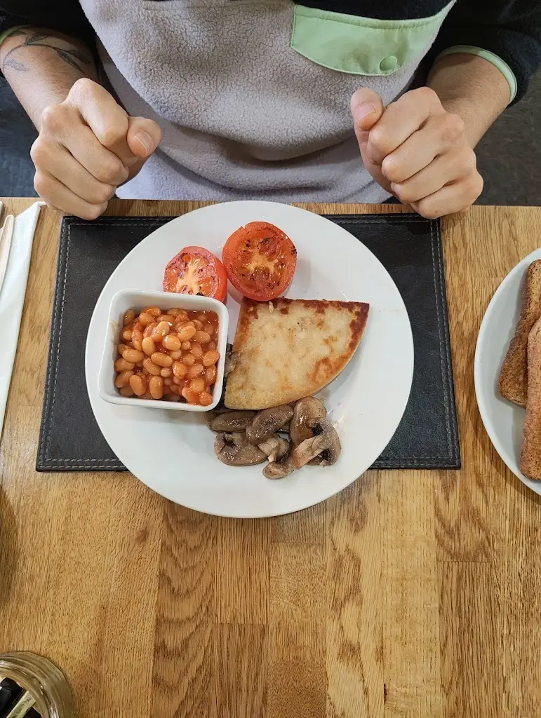 Tatjana Gajic_Linda's_Brora_review