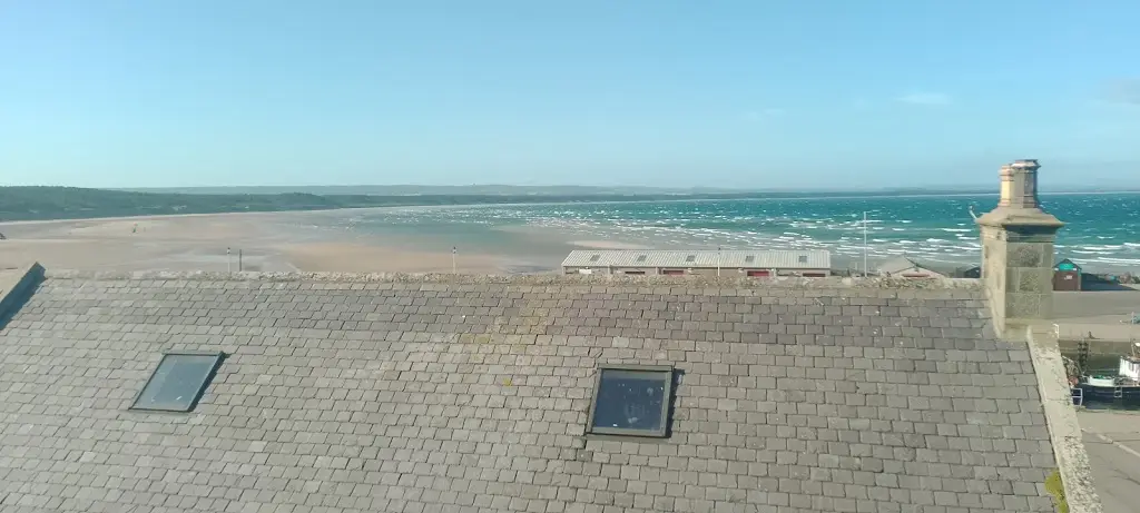 Gordon Ritchie_Harbour inn_Burghead_review