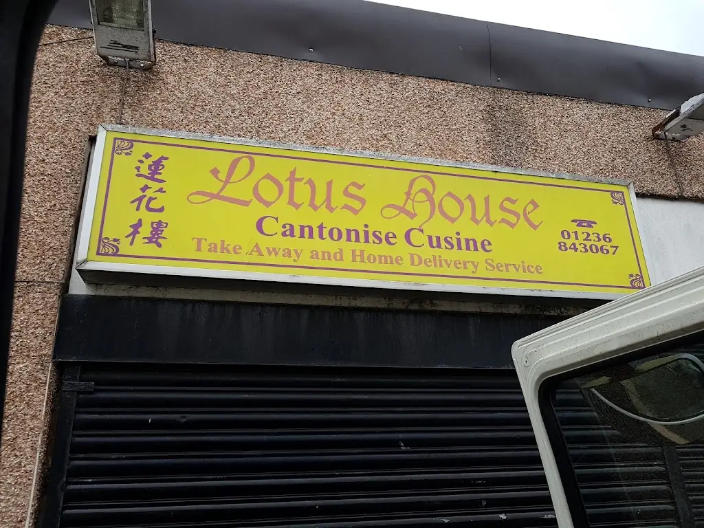 Lotus House_Caldercruix_slider_image_2