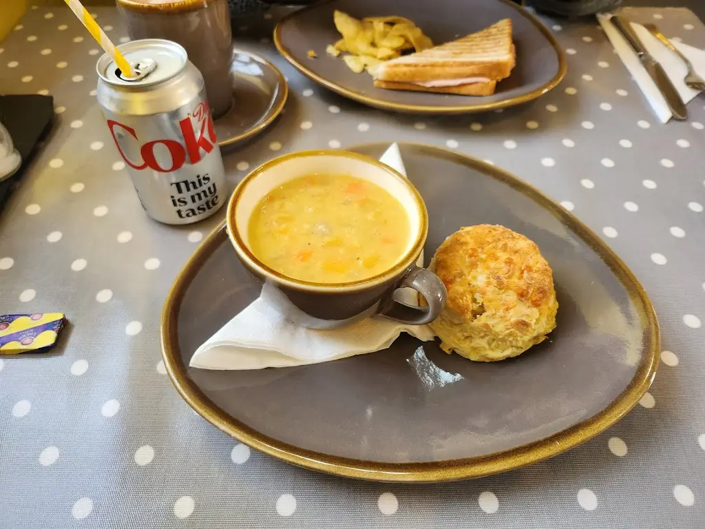 Karen Hendry_The Whistle Stop_Brechin_recensione