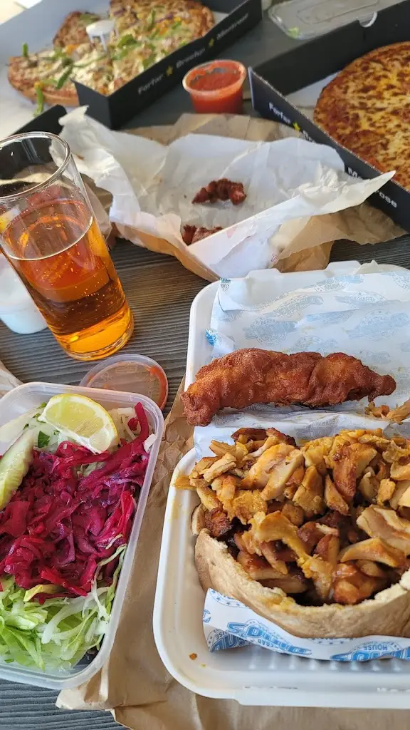 rhiannon mackenzie_Dinos Pizza Kebab House_Brechin_review