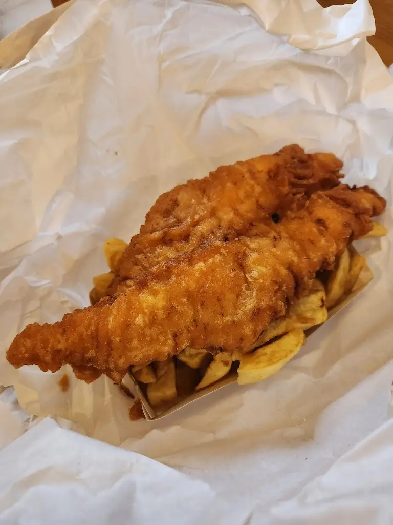 Ashlee H_Val Di Vara fish and chips_Brechin_review