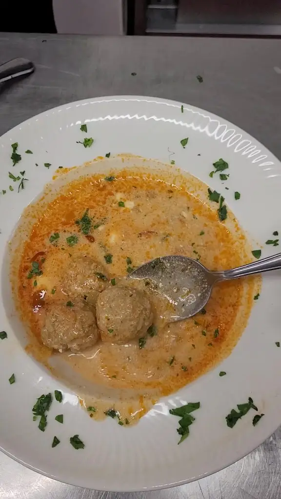 La Vita Bishopbriggs_Bishopbriggs_slider_image_2