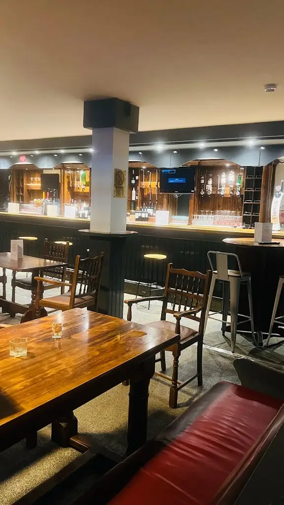 Mallroad House Indian Restaurant, Takeaway and Bar restaurant in Bishopbriggs