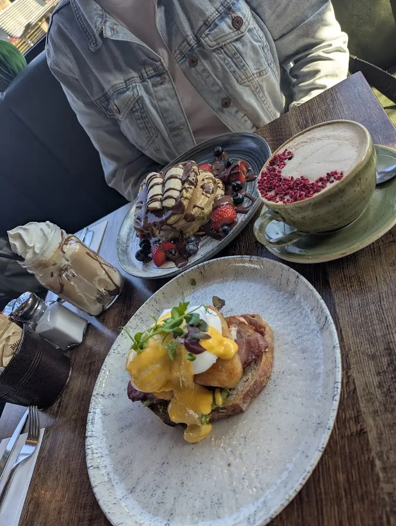 Franky Gray_Ronzio_Bishopbriggs_review