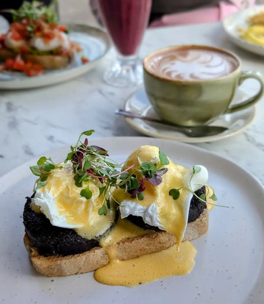 Ronzio_Bishopbriggs_slider_image_3