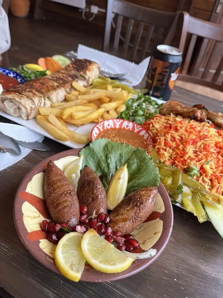 Sofna Kariapper_Zaman shawarma_Bishopbriggs_recensione