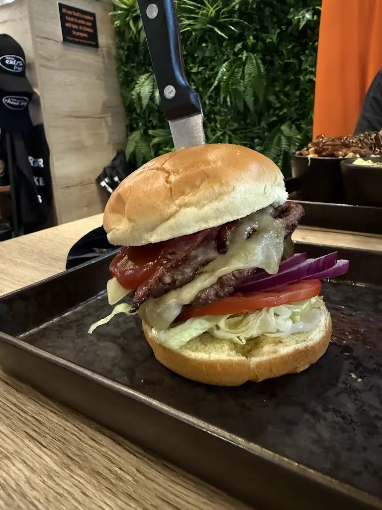 Maxime Chauvin_Burger Island_Burntisland_review