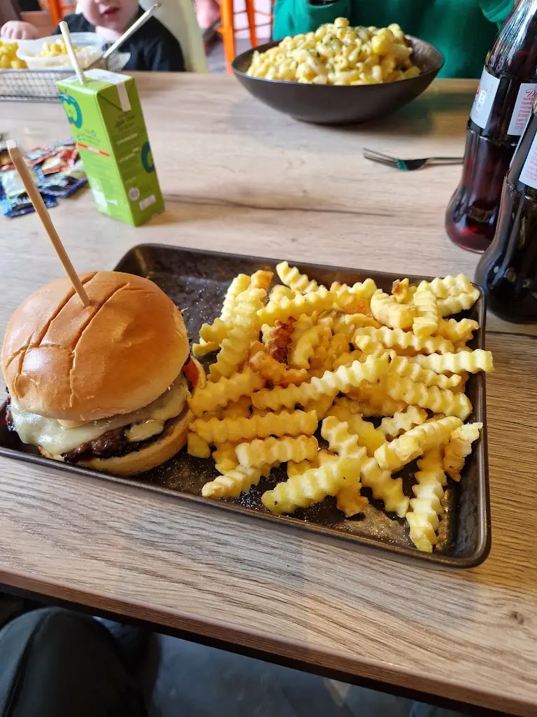 Dean Dorans_Burger Island_Burntisland_review