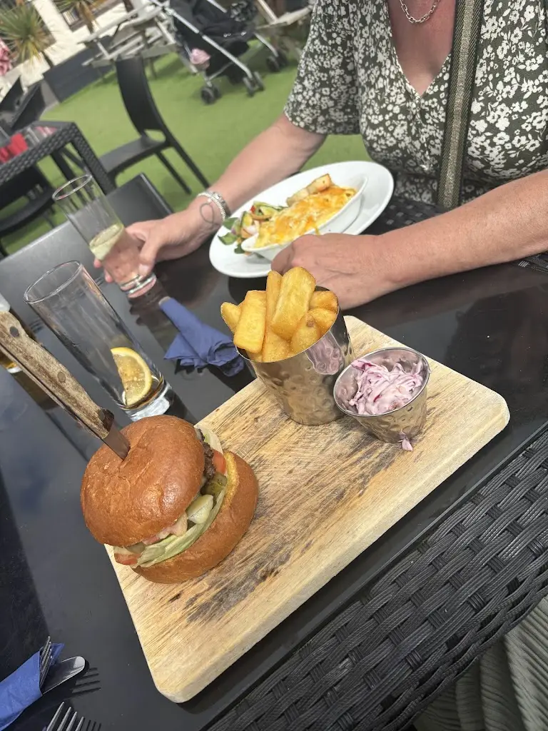 Lauren Gallagher_Burntisland Sands Hotel_Burntisland_review