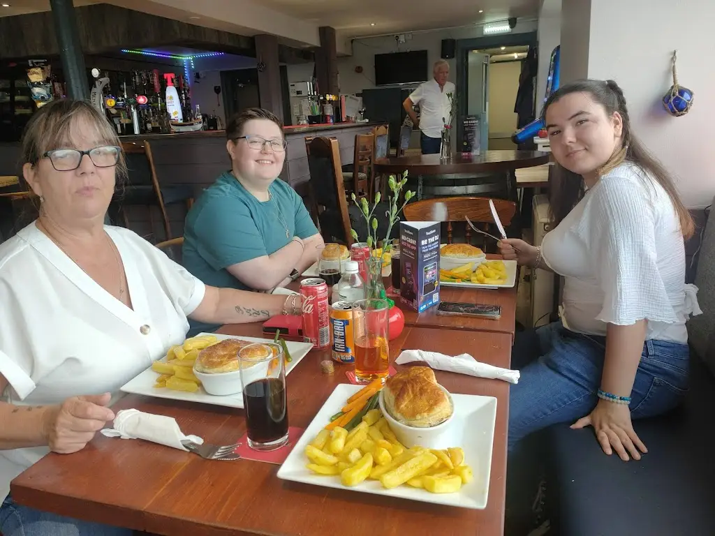 paul brandon_The Harbour View Kinghorn Ltd_Burntisland_review