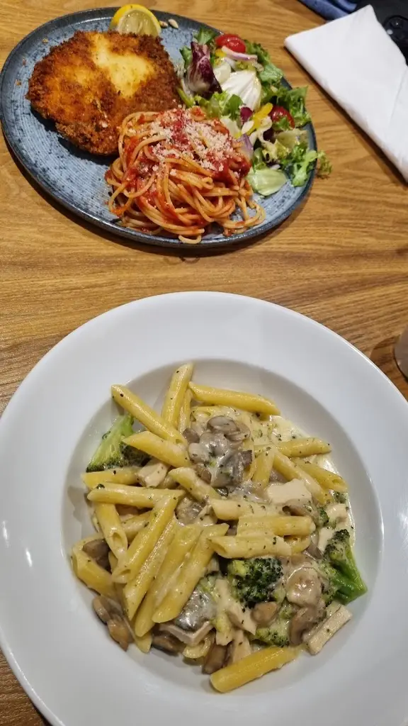 Landos Restaurant_Cairnryan_slider_image_2