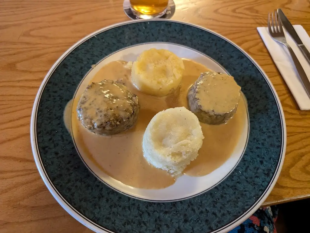 Fay Fautley_The Lade Inn_Callander_review