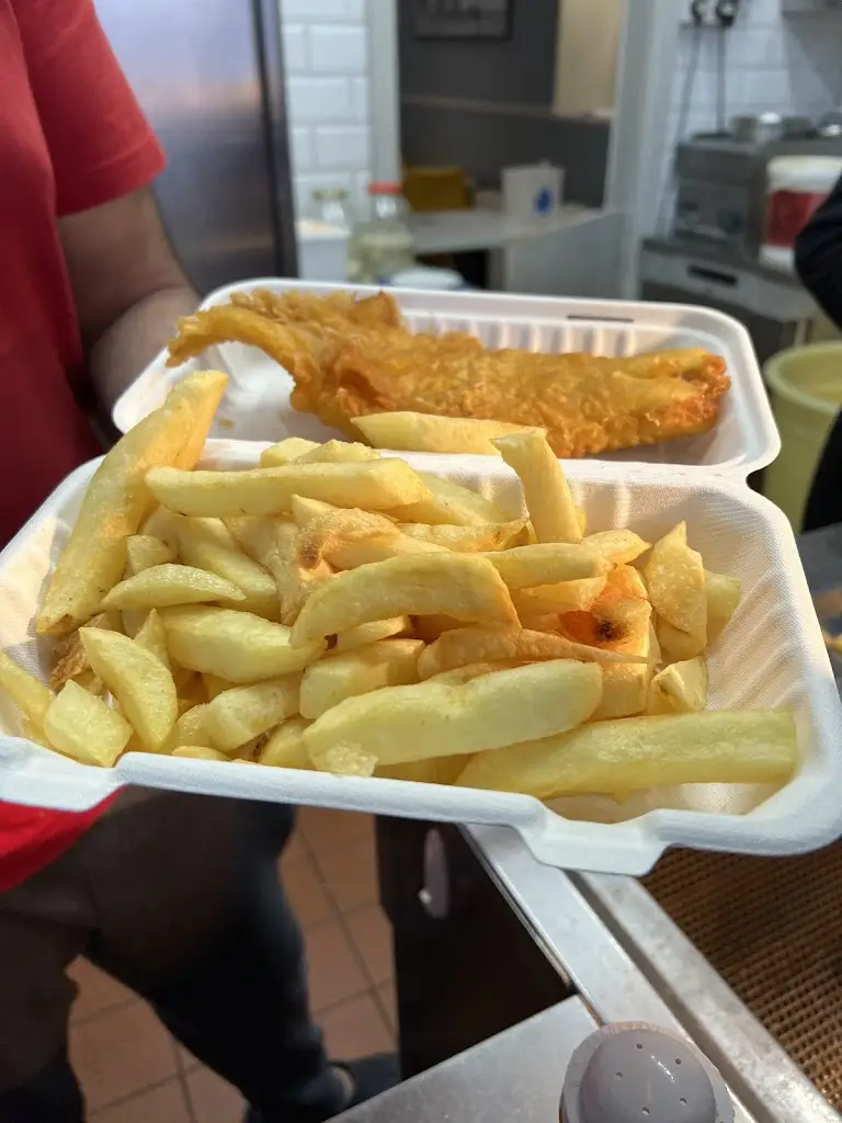 Fiona Rennie_The Frying Dutchman Cafe_Callander_review