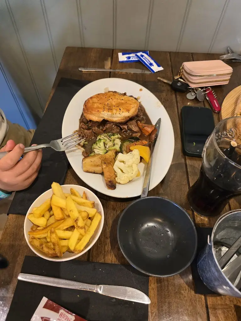 Cheryl “Verrycherry”_The Riverside Inn_Callander_review