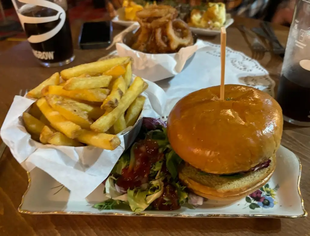 Andrew Lythgoe_Macnab´s_Callander_review