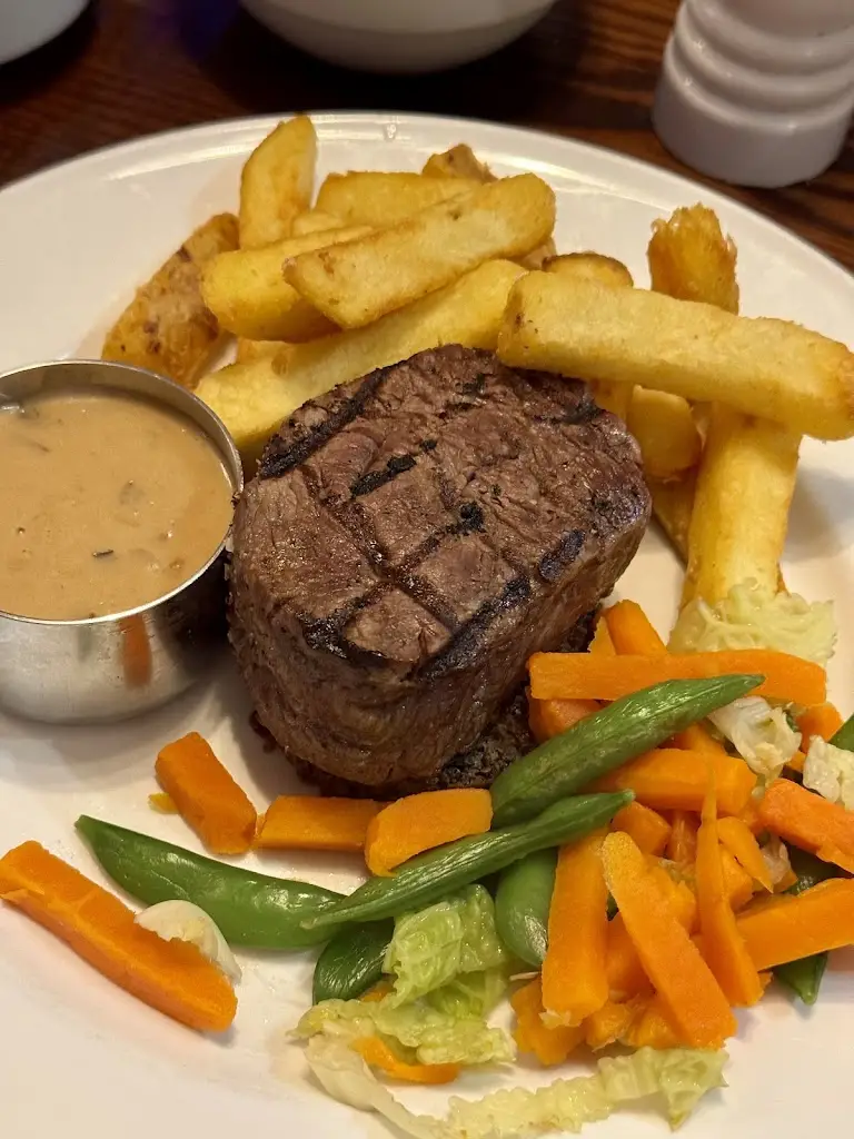 Inn on the Loch_Carnwath_slider_image_3