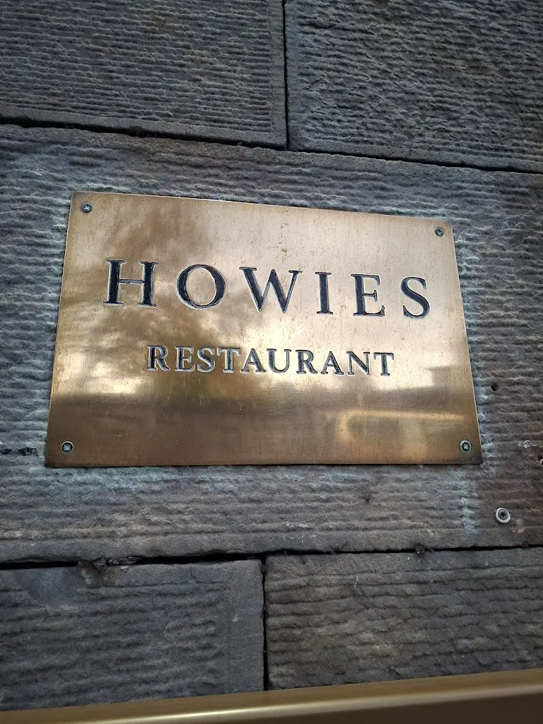 Miriam Akurátna_Howies Waterloo Place_City of Edinburgh_review