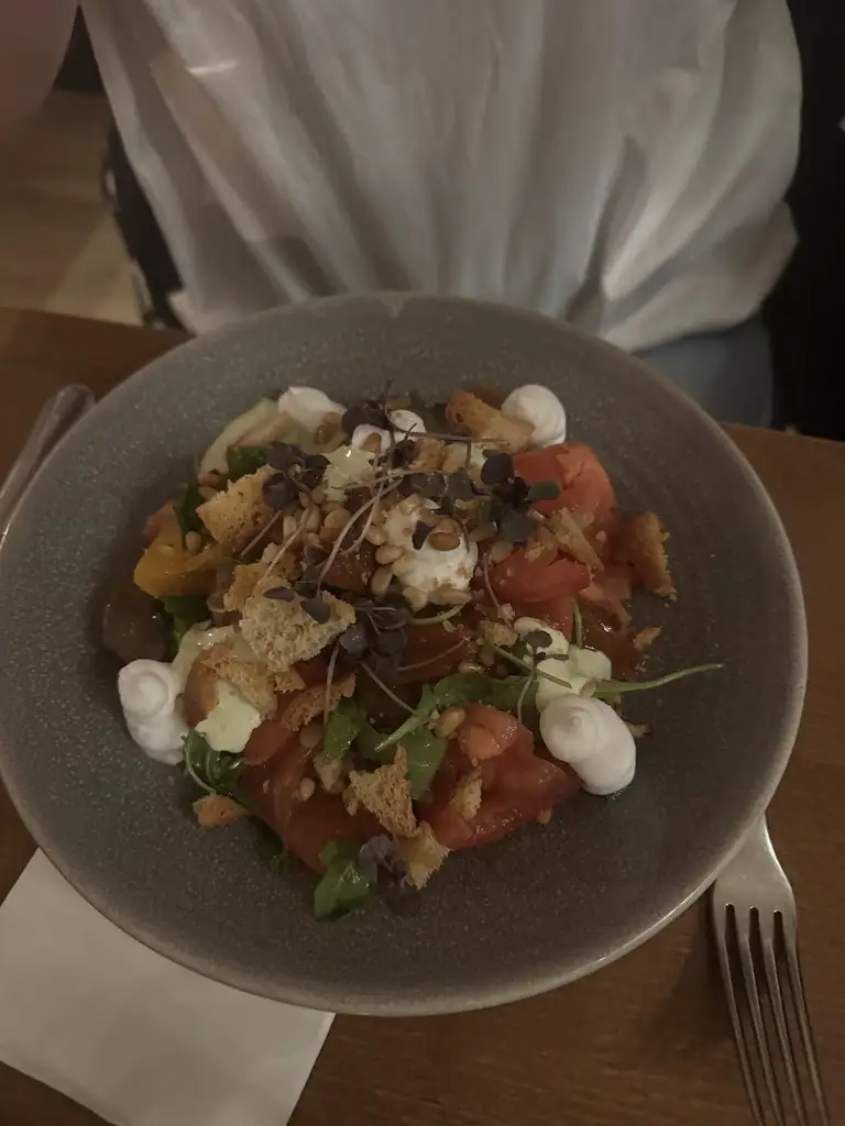 Ludovic AUDOIN_Howies Waterloo Place_City of Edinburgh_review