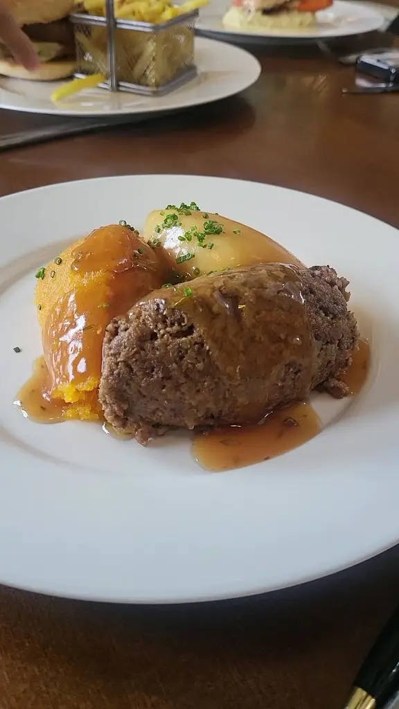 Howies Waterloo Place_City of Edinburgh_slider_image_2