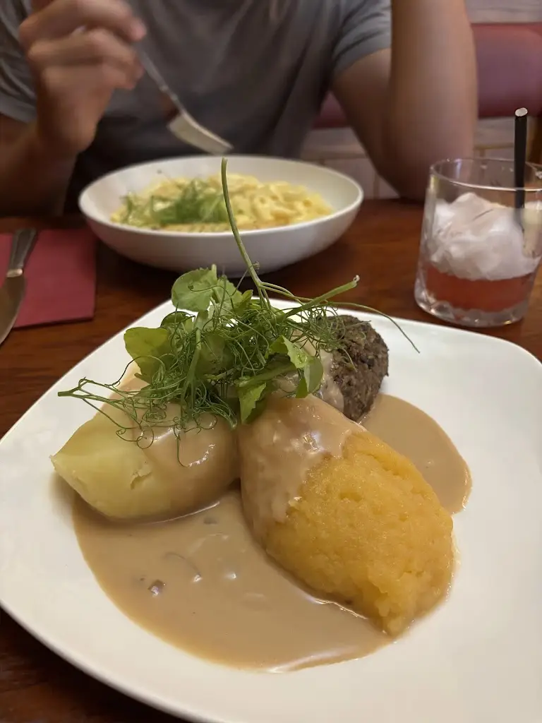 The Tavern Restaurant_Caol_slider_image_3