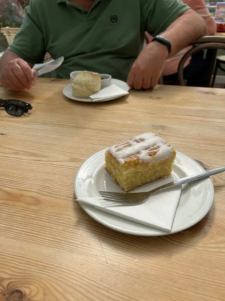 Phil Kitson_Designs Gallery & Cafe_Castle Douglas_review