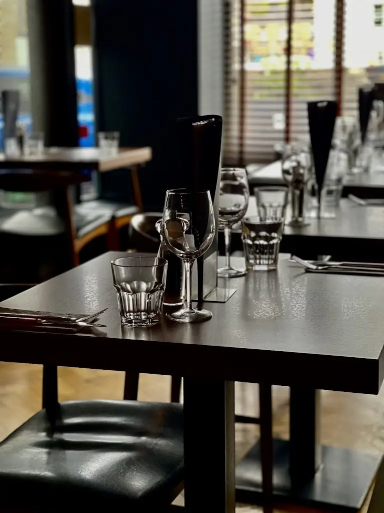 VAULT BAR & KITCHEN_Billington_slider_image_3