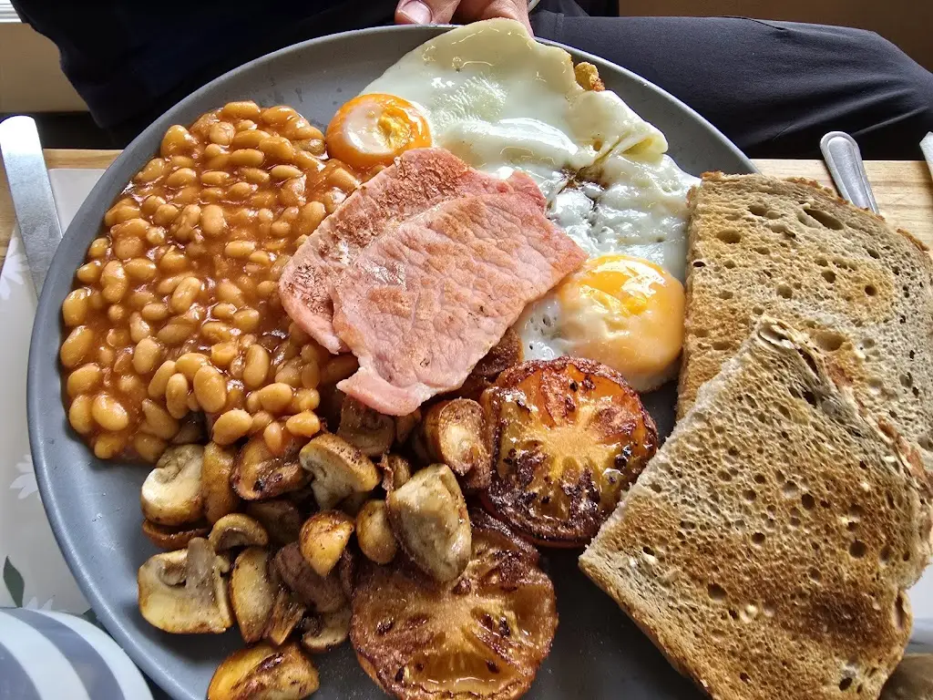 Julieta Arese_Lily's Kitchen Cafe_Cullen_review