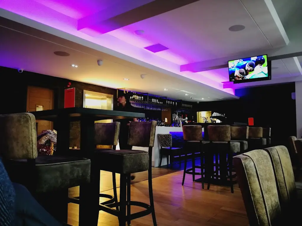 Brodens Bar & Kitchen restaurant in Cumbernauld