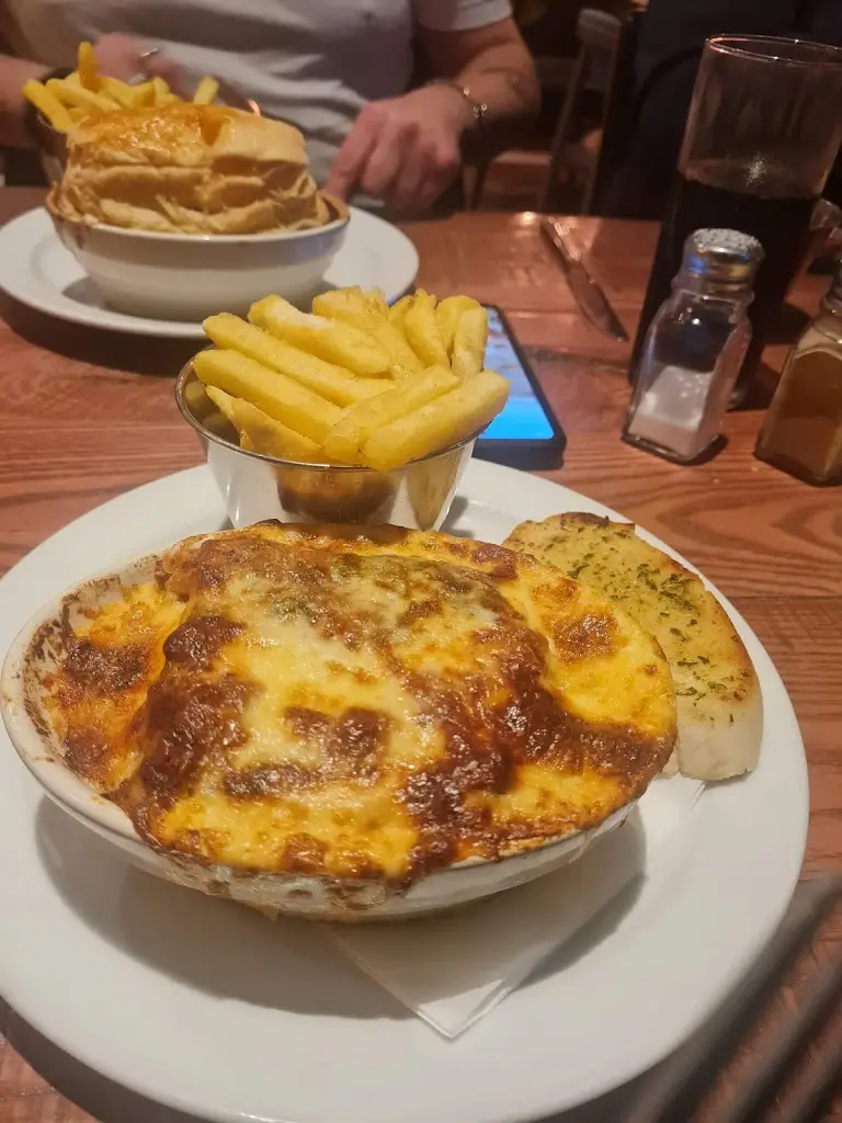 Pamela Milligan_McChristies Bar & Restaurant_Crosshouse_review
