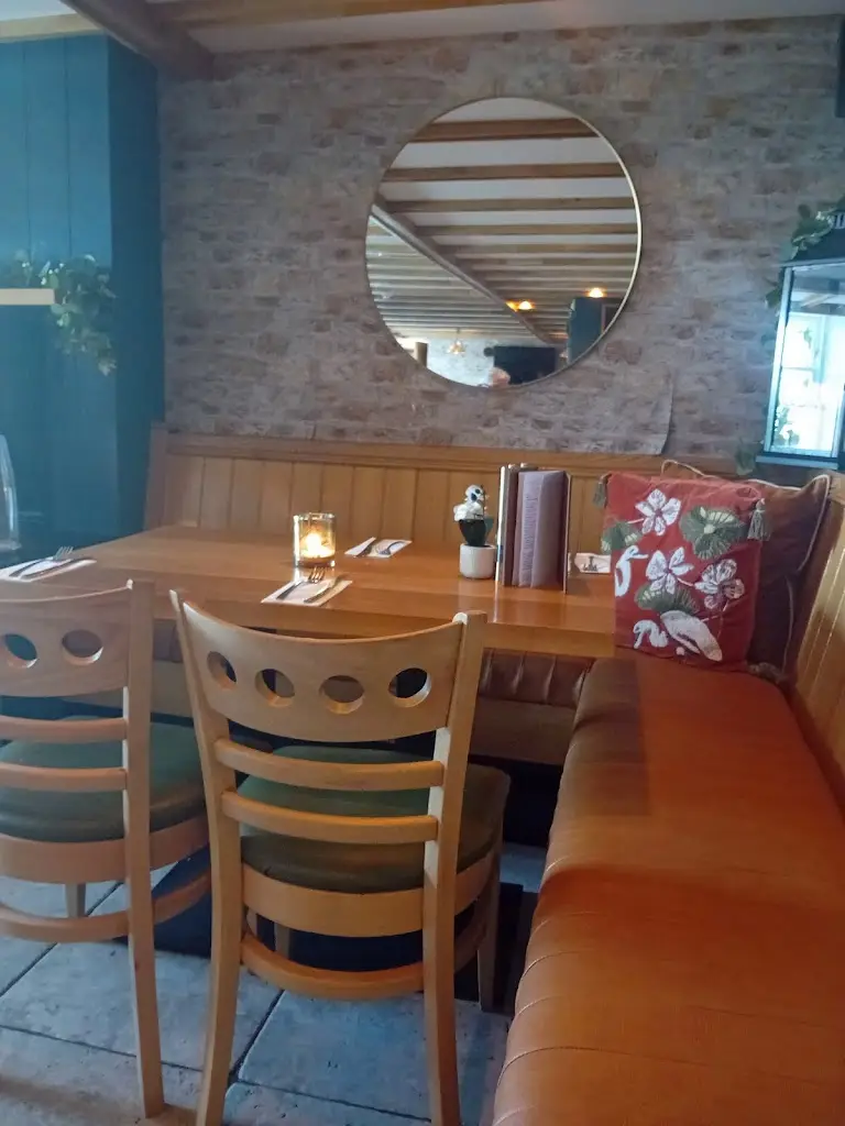 Jean Hamilton_Cochrane Inn_Crosshouse_review