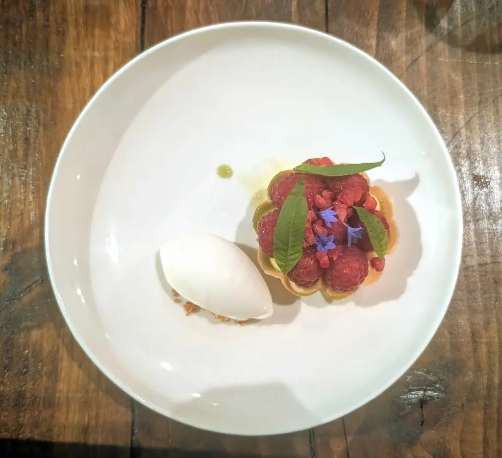 Robyn Lee_Eight at Gazegill_Billington_review